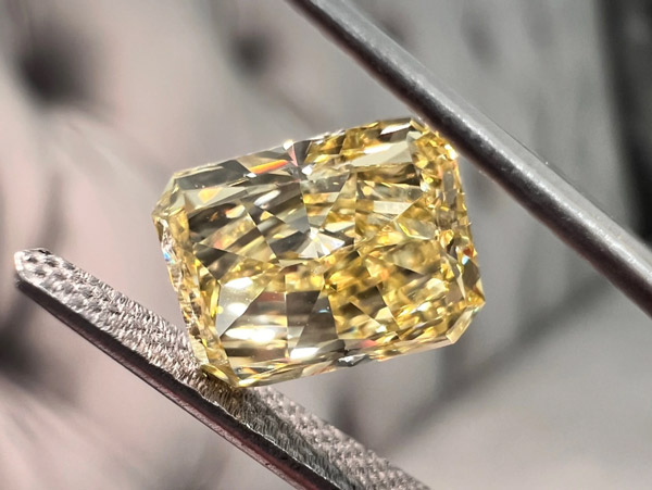 radiant lab grown diamond